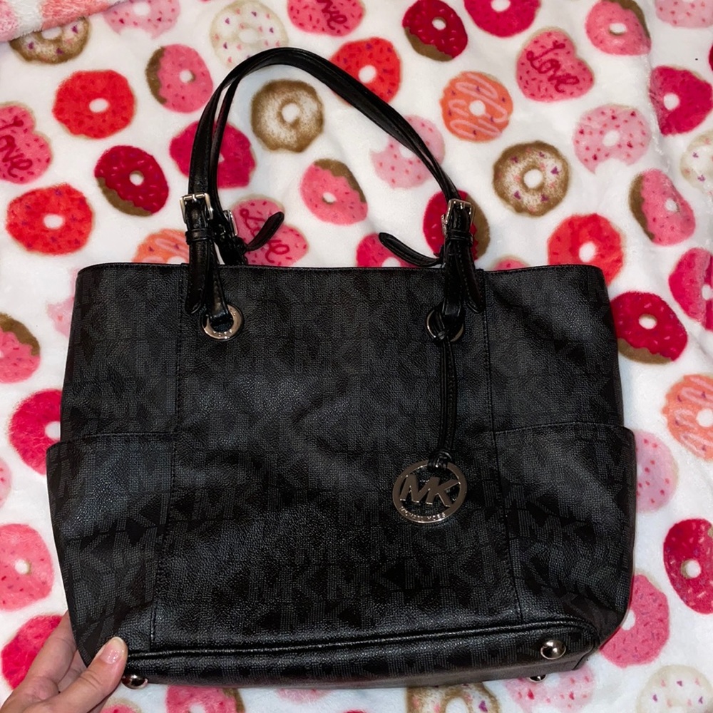 Michael Kors black jet set shoulder bag